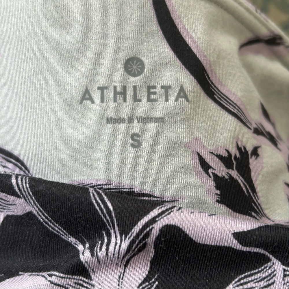 Athleta High Rise Magnolia Chaturanga Capri Leggings in Slate Grey Heather. - Picture 5 of 5